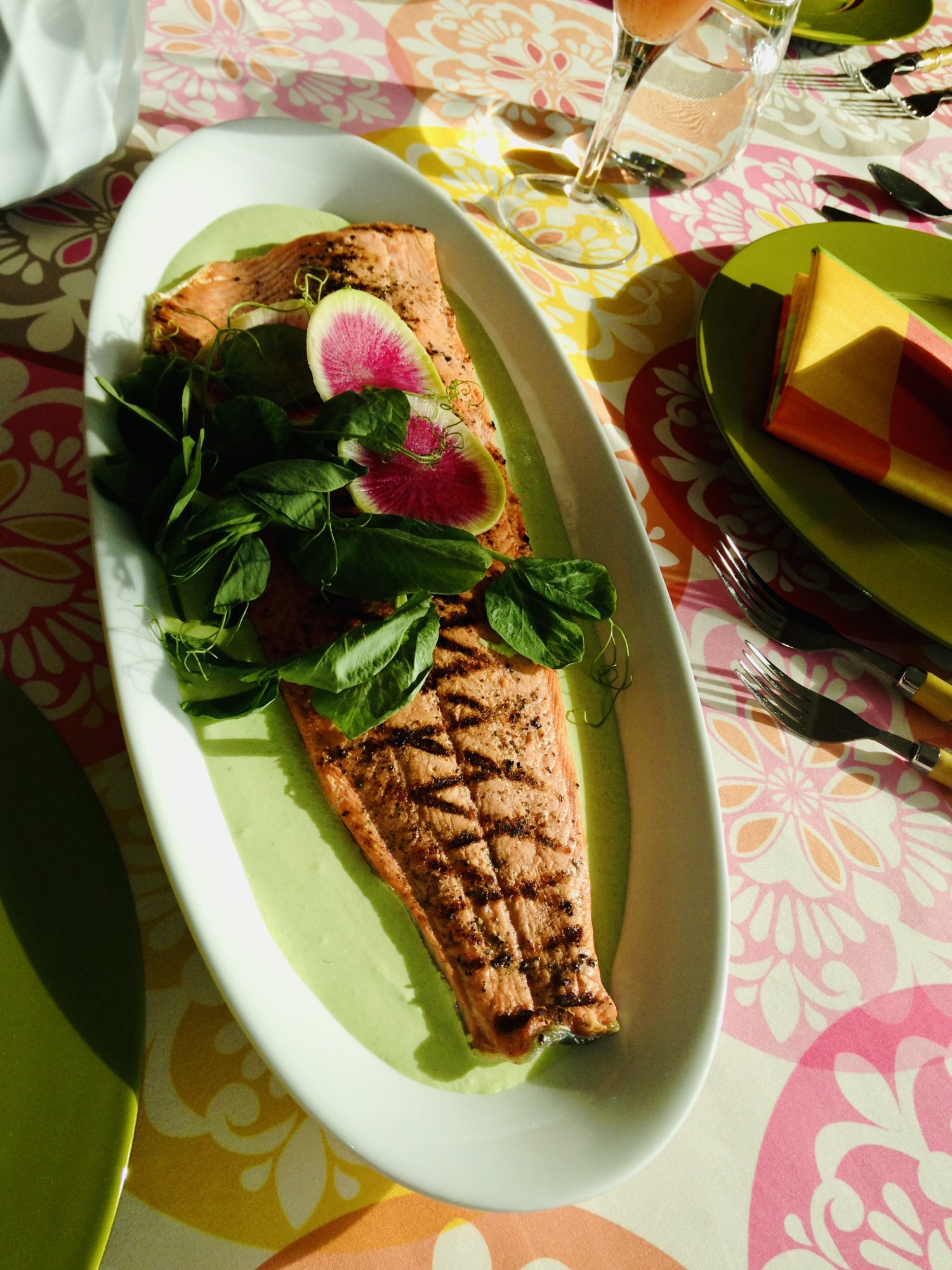 A whole salmon with radish